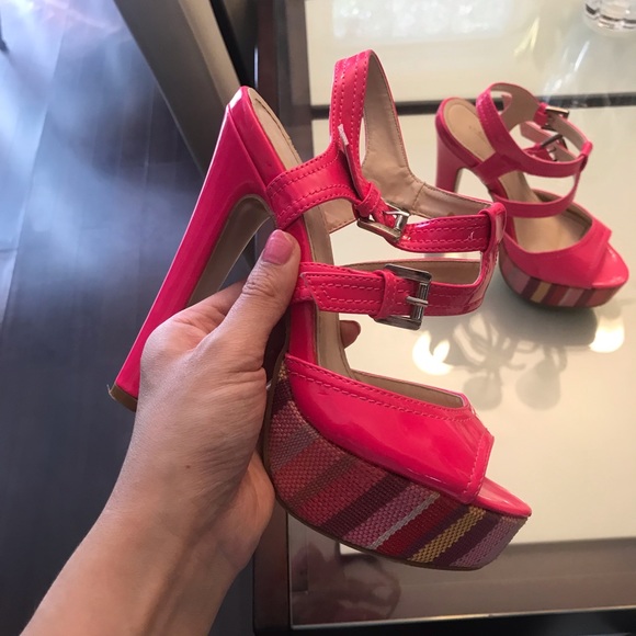 Very beautiful pair of heels, glossy pink. - Picture 7 of 7